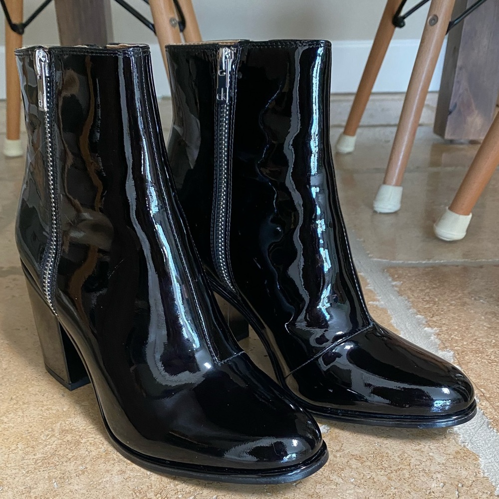 Calvin Klein Black Patent Booties Size 8
“Cilil”